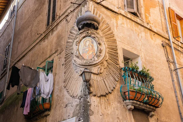 イタリアのティヴォリ 2020年2月23日 イタリアのラツィオ州ティヴォリの旧市街で衣類乾燥 — ストック写真