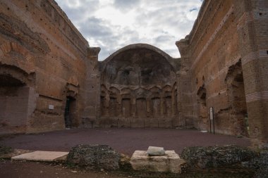 Tivoli 'deki Villa Adriana' daki Roma harabelerinin resmi, İtalya 'daki Romanlar