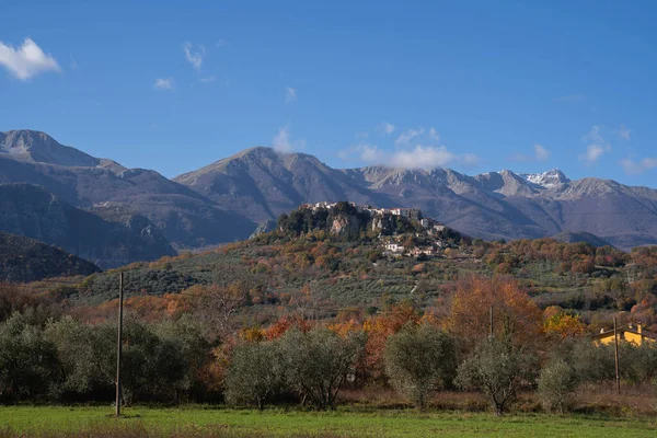 Malowniczy Krajobraz Górski Miastem Castell San Vincenzo Molise Włoszech — Zdjęcie stockowe