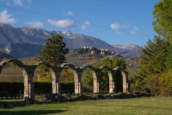 意大利莫利斯San Vincenzo Volturno修道院的风景景观 — 图库照片