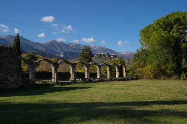 意大利莫利斯San Vincenzo Volturno修道院的风景景观 — 图库照片