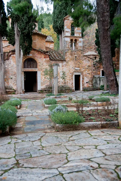 Ruínas Monastery Antigo Kesariani Nas Montanhas Perto Atenas Greece — Fotografia de Stock