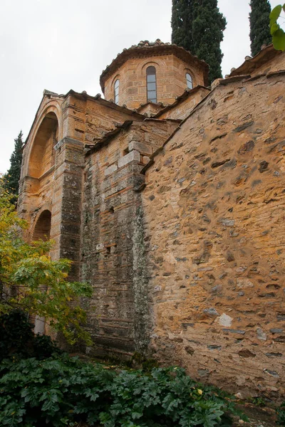 Yunanistan Atina Yakınlarındaki Dağlarda Kesariani Antik Manastırının Kalıntıları — Stok fotoğraf