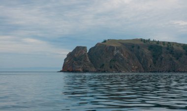 Rusya 'nın Irkutsk bölgesindeki Baykal Gölü' nün manzarası.
