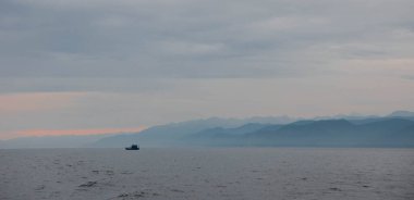 Rusya 'nın Irkutsk bölgesindeki Baykal Gölü' nün manzarası.