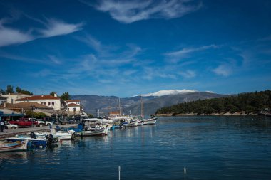 Galaxidi, Yunanistan - 21 Şubat 2016, Yunanistan 'ın Galaxidi limanında tekneler