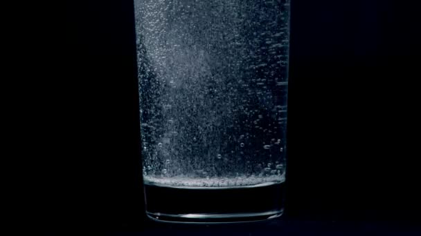 Un verre d'eau pétillante 