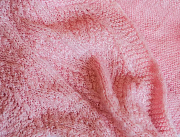 Pink knitted background. Close up gray fabric texture background. wrinkled and shadows, selective focus top view — Stok fotoğraf