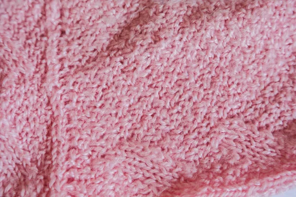 Pink knitted background. Close up gray fabric texture background. wrinkled and shadows, selective focus top view — 스톡 사진
