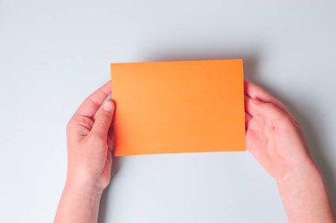 Adım adım fotoğraf talimatları. Origami kağıttan teknenin nasıl yapıldığını. Çocuklar için ölüm. Çocuklar için Çocuk Sanatları Projesi