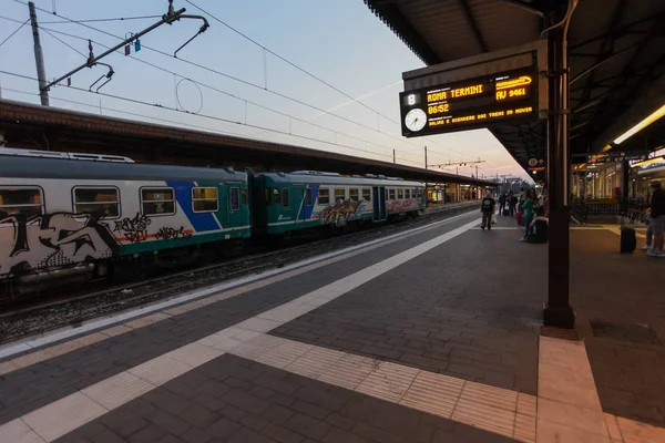 Florença Itália Setembro 2016 Comboio Trenitalia Tipo Regionale Com Graffiti — Fotografia de Stock