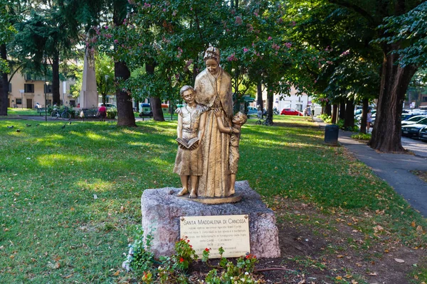 Βερόνα Ιταλία Σεπτεμβρίου 2016 Άγαλμα Της Σάντα Maddalena Canossa Στη — Φωτογραφία Αρχείου