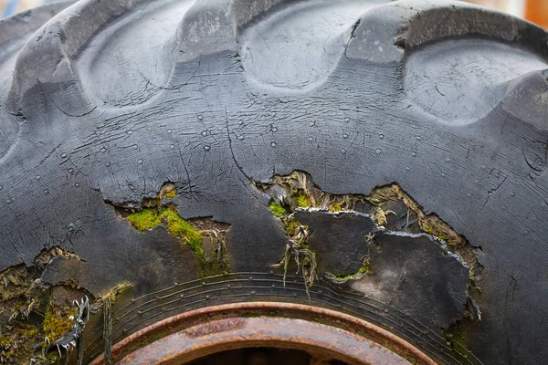 Neumático Dañado Del Coche Neumático Cerca —  Fotos de Stock