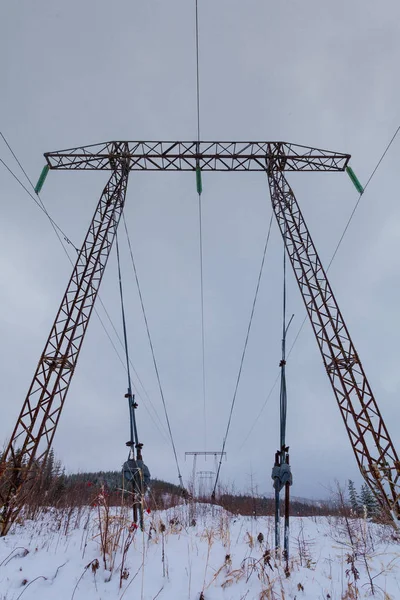 Líneas Transmisión Electricidad Sobre Fondo Invierno Torre Alto Voltaje Pilón — Foto de Stock