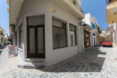 Rethymnon, Island Girit, Yunanistan, - 1 Temmuz 2016: mağaza sonra Rethymnon (eski şehrin Dar sokaklarda yenileme)