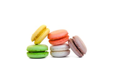 Beyaz izole renkli macaroons piramit
