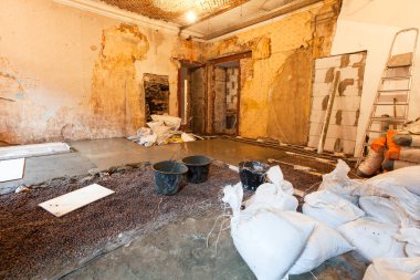 Yenileme ve inşaat sırasında daire iç ( beton zemin yapma)