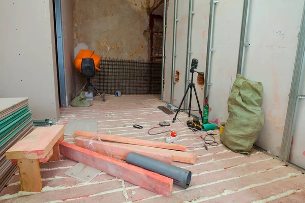 Wnętrze Apartamentu Materiałów Podczas Renowacji Budowy Dokonywanie Ściany Płyt Gipsowo — Zdjęcie stockowe