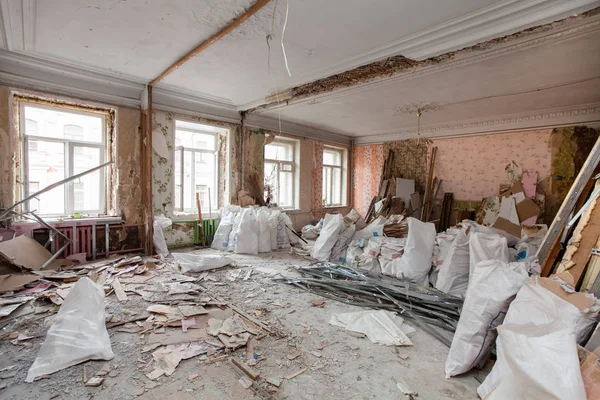 Uitzicht van de kamer van het appartement tijdens onder renovatie, verbouwing en nieuwbouw — Stockfoto