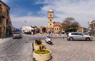 Larnaca, Kıbrıs - 29 Mayıs 2014: Ortodoks Kilisesi Saint Lazarus ve Larnaka kilisede önce Meydanı