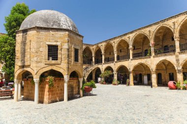 Nicosia, Kıbrıs-Mayıs 30, 2014: Görünümü Buyuk Han (büyük Inn), Kıbrıs'taki en büyük Kervansaray '. Nicosia