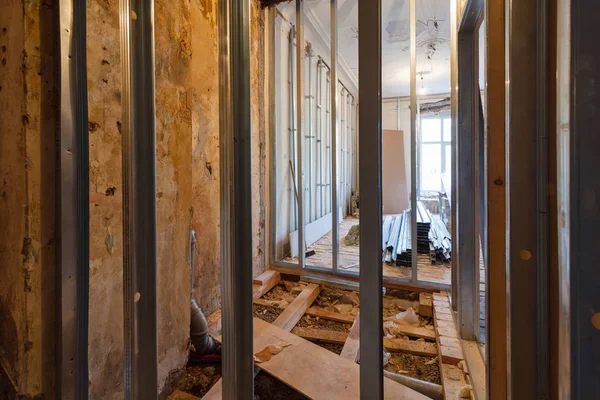 Interior of upgrade apartment with materials during on the remodeling, renovation, extension, restoration, reconstruction and construction. ( making wall from gypsum plasterboard) — Stock Photo, Image