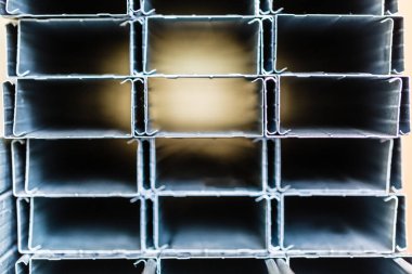 Alçıpan alçı duvarlar işçiler tarafından bir apartman yapmak için için çerçeveler yapım aşamasında, tadilat, yenileme, uzantısı, restorasyon, yeniden yapılanma, yükseltme.