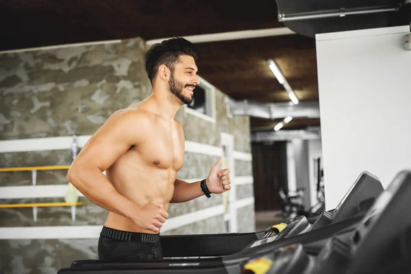 Stilig man träning på gym — Stockfoto