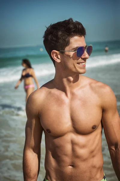 Handsome fit man on beach — Stock Photo, Image