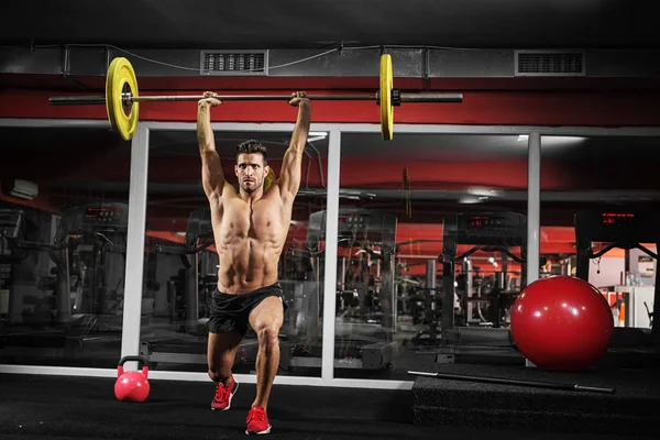 Fit man working out at gym — Stock Photo, Image