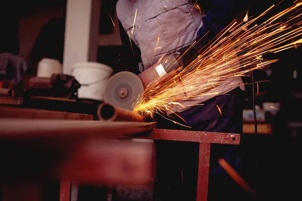 Craftsman sawing metal pipes — Stock Photo, Image