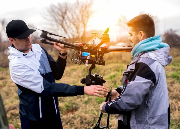 Preparando drone para tomar de — Fotografia de Stock