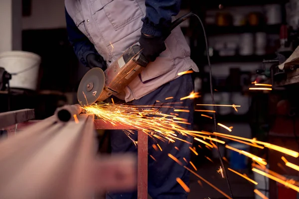 Craftsman sawing metal pipes — Stock Photo, Image