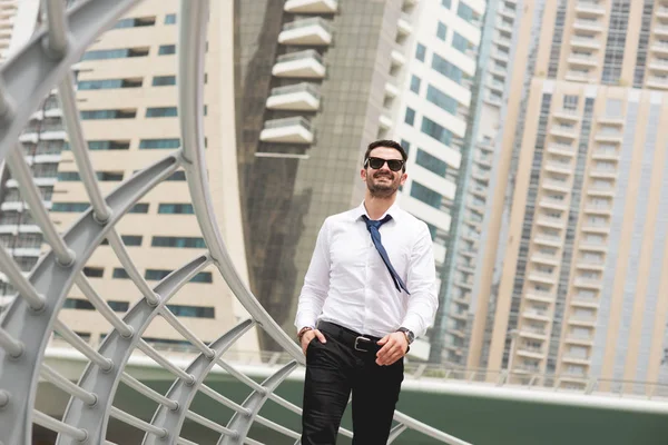 Hombre de negocios en camisa blanca — Foto de Stock