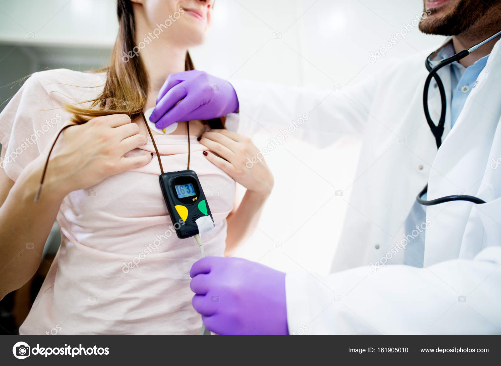 M decin V rifiant Holter Moniteur Cardiaque Image Libre De Droit Par what-is-an-appchain-a-5-minute-explainer