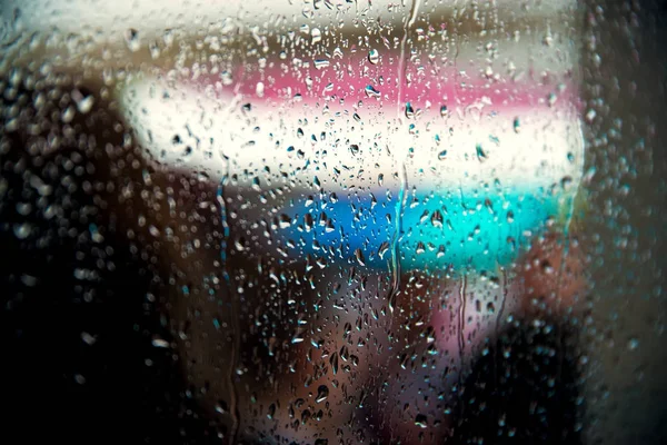 Dråper regn på glass – stockfoto
