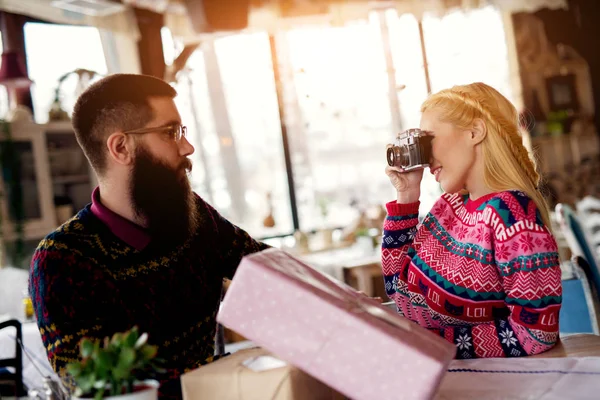 Beautiful Blonde Girl Taking Picture Her Boyfriend Christmas Presents Table — Stock Photo, Image