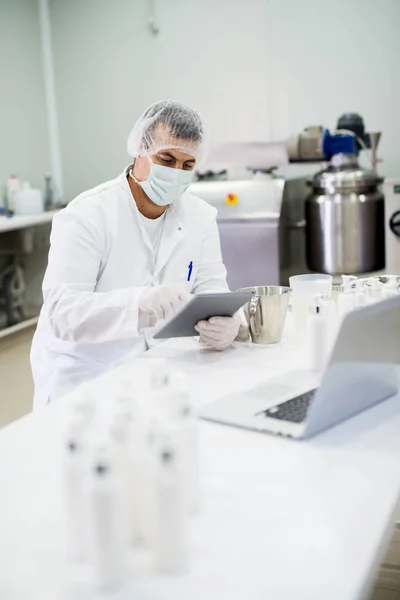 Scientist working with laptop and tablet pc — Stock Photo, Image