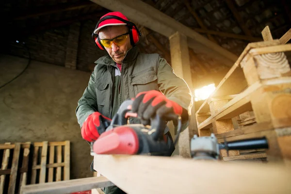 Vezető Carpenter Szakmai Egységes Gép Faipari Műhely Munka — Stock Fotó