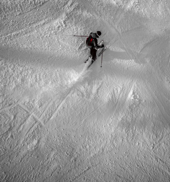 Esquiador Solitario Montaña Nevada Concepto Ocio Invierno Activo —  Fotos de Stock