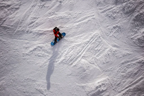 Esquiador Solitario Montaña Nevada Concepto Ocio Invierno Activo —  Fotos de Stock