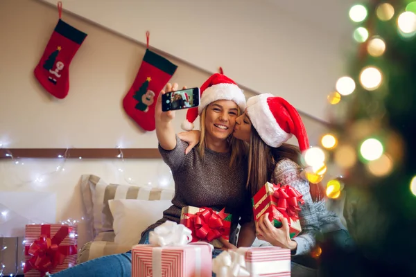 Two friends celebrating Christmas — Stock Photo, Image