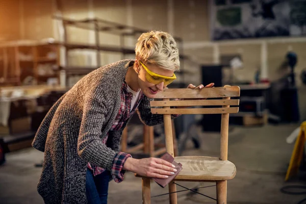 Hardworking Young Female Carpenter Polishing Chair Workshop — Stock Photo, Image