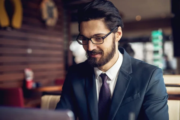 Successful Handsome Young Bearded Businessman Suit Working Laptop Cafe — Stock Photo, Image