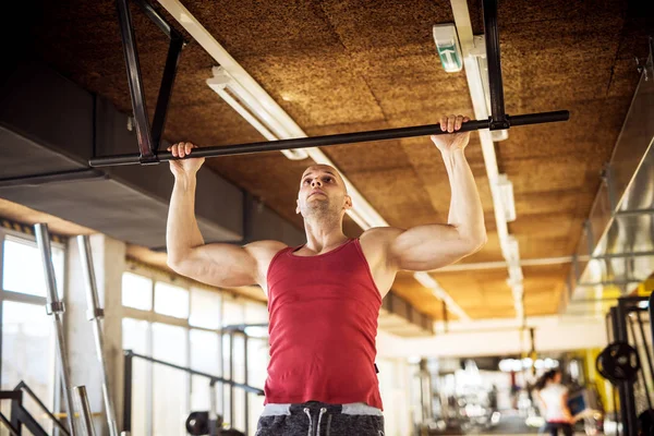 Construtor Corpo Focado Levantando Barbell Ginásio — Fotografia de Stock