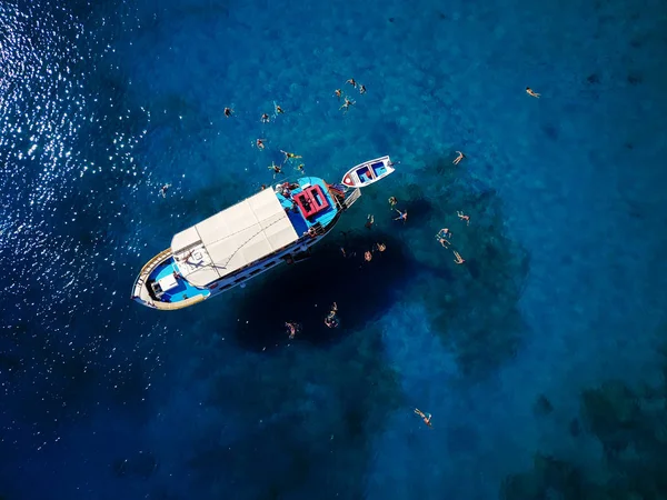 Vista Aerea Bella Laguna Blu Con Barca Vela Grande Yacht — Foto Stock