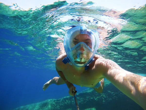 Underwater Photo Young Man Swimming Clear Sea — Stock Photo, Image