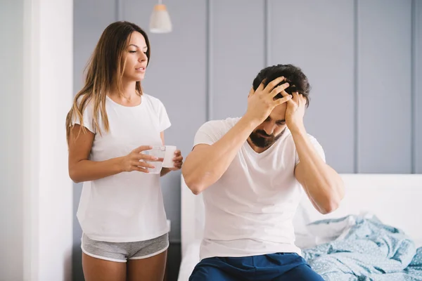 Worried Man Having Headache Sitting Bed Home His Careful Girlfriend — Stock Photo, Image