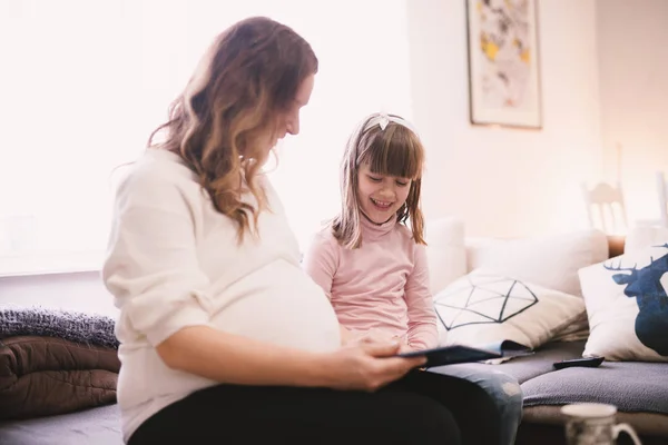 Pregnant Mother Reading Book Her Little Daughter — Stock Photo, Image