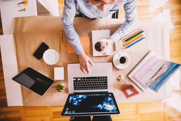 Donna Affari Che Acquista Online Con Carta Mentre Pausa Con — Foto Stock